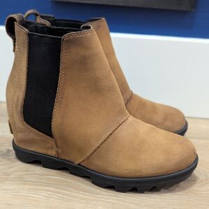 Sorel Joan of Arctic Wedge II Chelsea Boots in Nubuck!